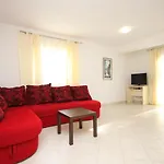 Family Friendly With A Swimming Pool Okrug Gornji, Ciovo - 10401 Апартаменты