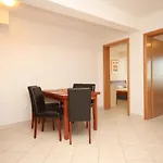 Family Friendly With A Swimming Pool Okrug Gornji, Ciovo - 10401 Апартаменты Трогир