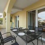 Апартаменты Family Friendly With A Swimming Pool Okrug Gornji, Ciovo - 10401 Трогир