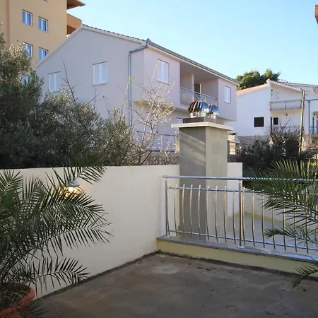 Family Friendly With A Swimming Pool Okrug Gornji, Ciovo - 10401 * Трогир