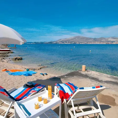 Апартаменты Family Friendly With A Swimming Pool Okrug Gornji, Ciovo - 10401 *