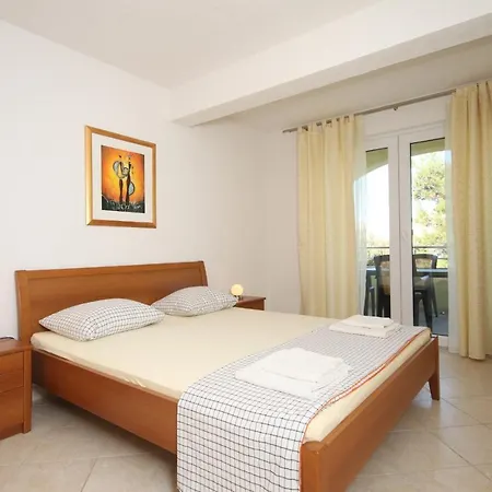 Family Friendly With A Swimming Pool Okrug Gornji, Ciovo - 10401 公寓 特罗吉尔