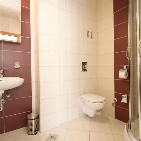 Family Friendly With A Swimming Pool Okrug Gornji, Ciovo - 10401 公寓 特罗吉尔