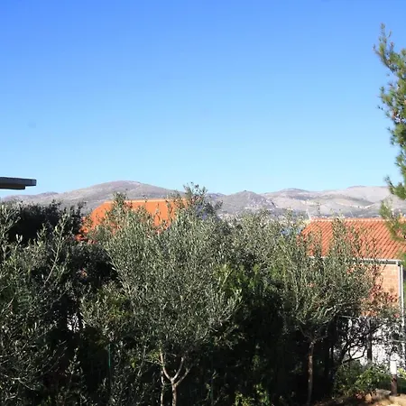 Appartamento Family Friendly With A Swimming Pool Okrug Gornji, Ciovo - 10401