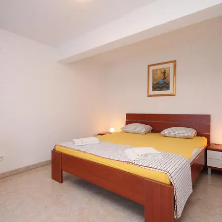 公寓 Family Friendly With A Swimming Pool Okrug Gornji, Ciovo - 10401