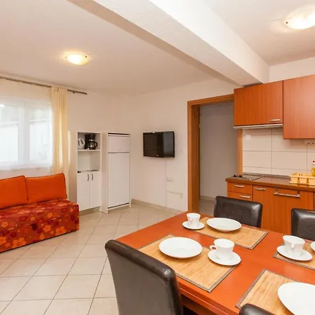 公寓 Family Friendly With A Swimming Pool Okrug Gornji, Ciovo - 10401 特罗吉尔