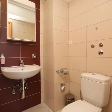 Family Friendly With A Swimming Pool Okrug Gornji, Ciovo - 10401 公寓 特罗吉尔
