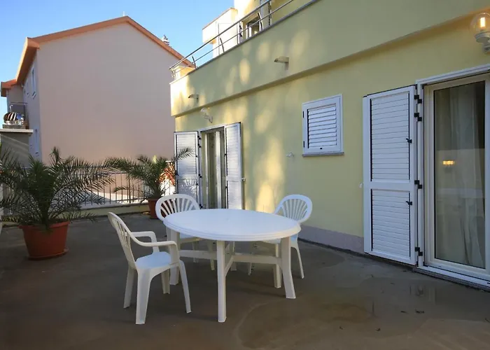 Family Friendly With A Swimming Pool Okrug Gornji, Ciovo - 10401 Appartement