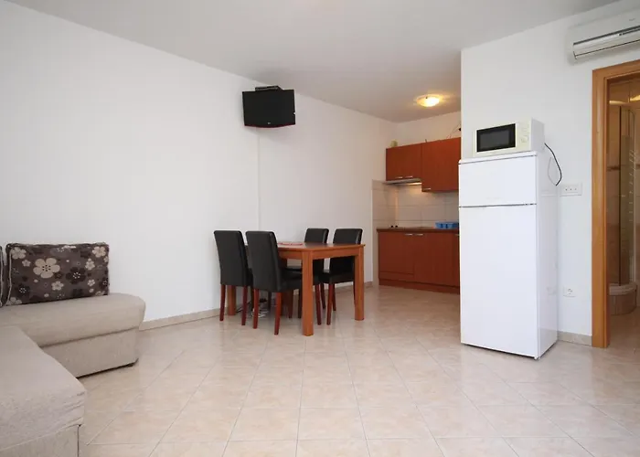 Family Friendly With A Swimming Pool Okrug Gornji, Ciovo - 10401 Appartement