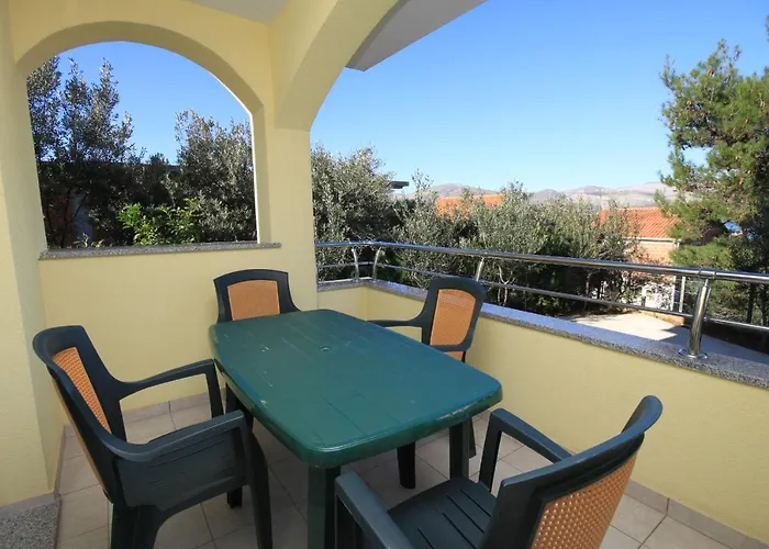 Family Friendly With A Swimming Pool Okrug Gornji, Ciovo - 10401 Appartement
