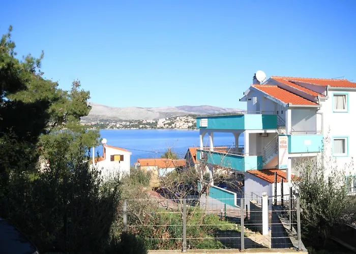 Family Friendly With A Swimming Pool Okrug Gornji, Ciovo - 10401 Appartement