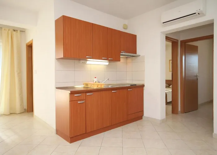Family Friendly With A Swimming Pool Okrug Gornji, Ciovo - 10401 Appartement