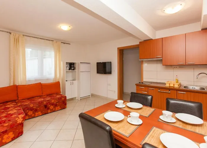 Appartement Family Friendly With A Swimming Pool Okrug Gornji, Ciovo - 10401 Trogir