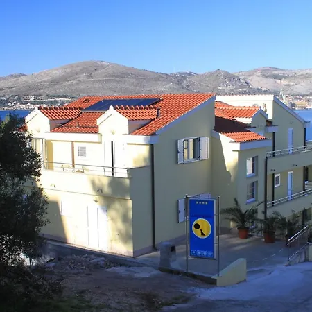 Family Friendly With A Swimming Pool Okrug Gornji, Ciovo - 10401