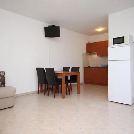 Family Friendly With A Swimming Pool Okrug Gornji, Ciovo - 10401 Apartament