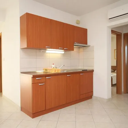 Family Friendly With A Swimming Pool Okrug Gornji, Ciovo - 10401 Apartament